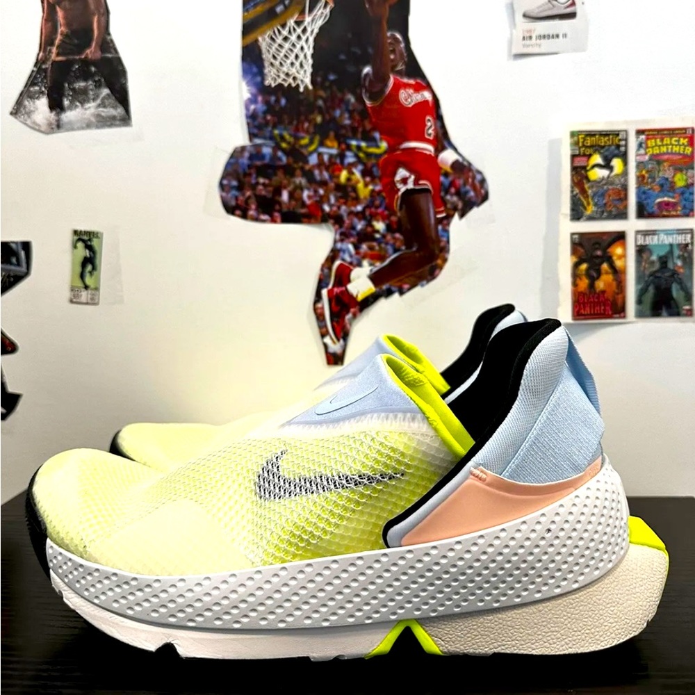 Nike Go Flyease Womens Size 8 Laceless Shoes Sneakers Multicolor DR5540-100